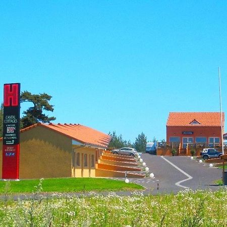 Hotel Cantal Cottages Saint-Georges  Bagian luar foto