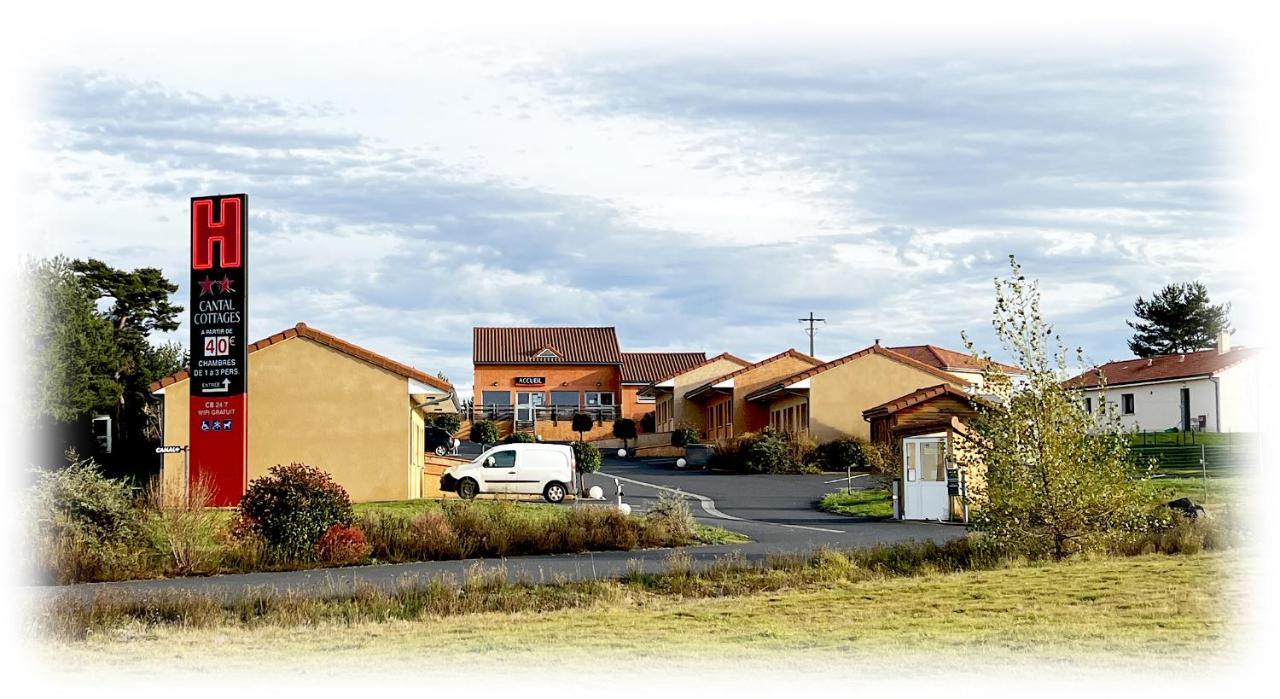 Hotel Cantal Cottages Saint-Georges  Bagian luar foto