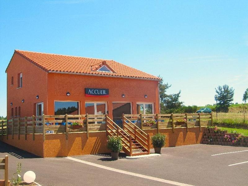 Hotel Cantal Cottages Saint-Georges  Bagian luar foto