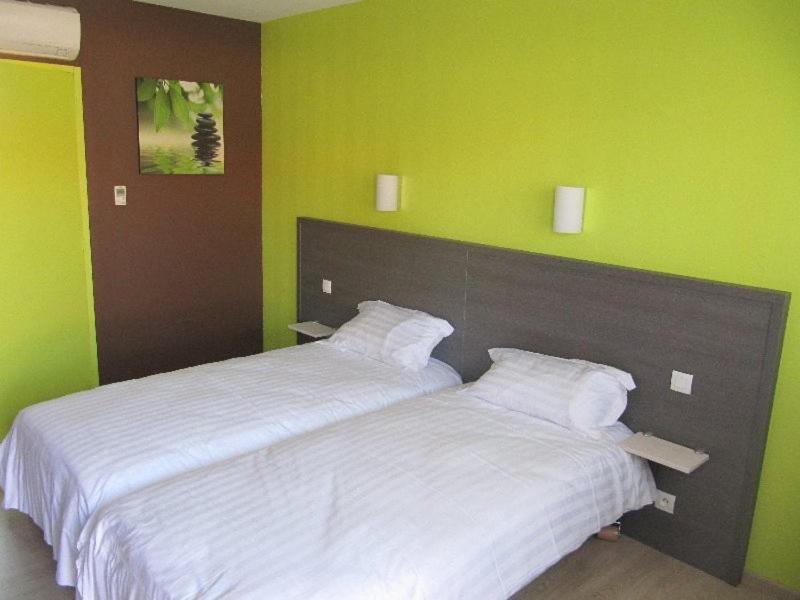 Hotel Cantal Cottages Saint-Georges  Bagian luar foto