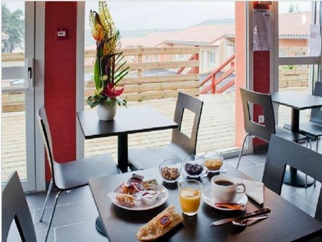Hotel Cantal Cottages Saint-Georges  Bagian luar foto