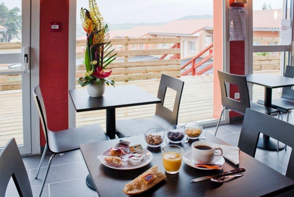 Hotel Cantal Cottages Saint-Georges  Bagian luar foto