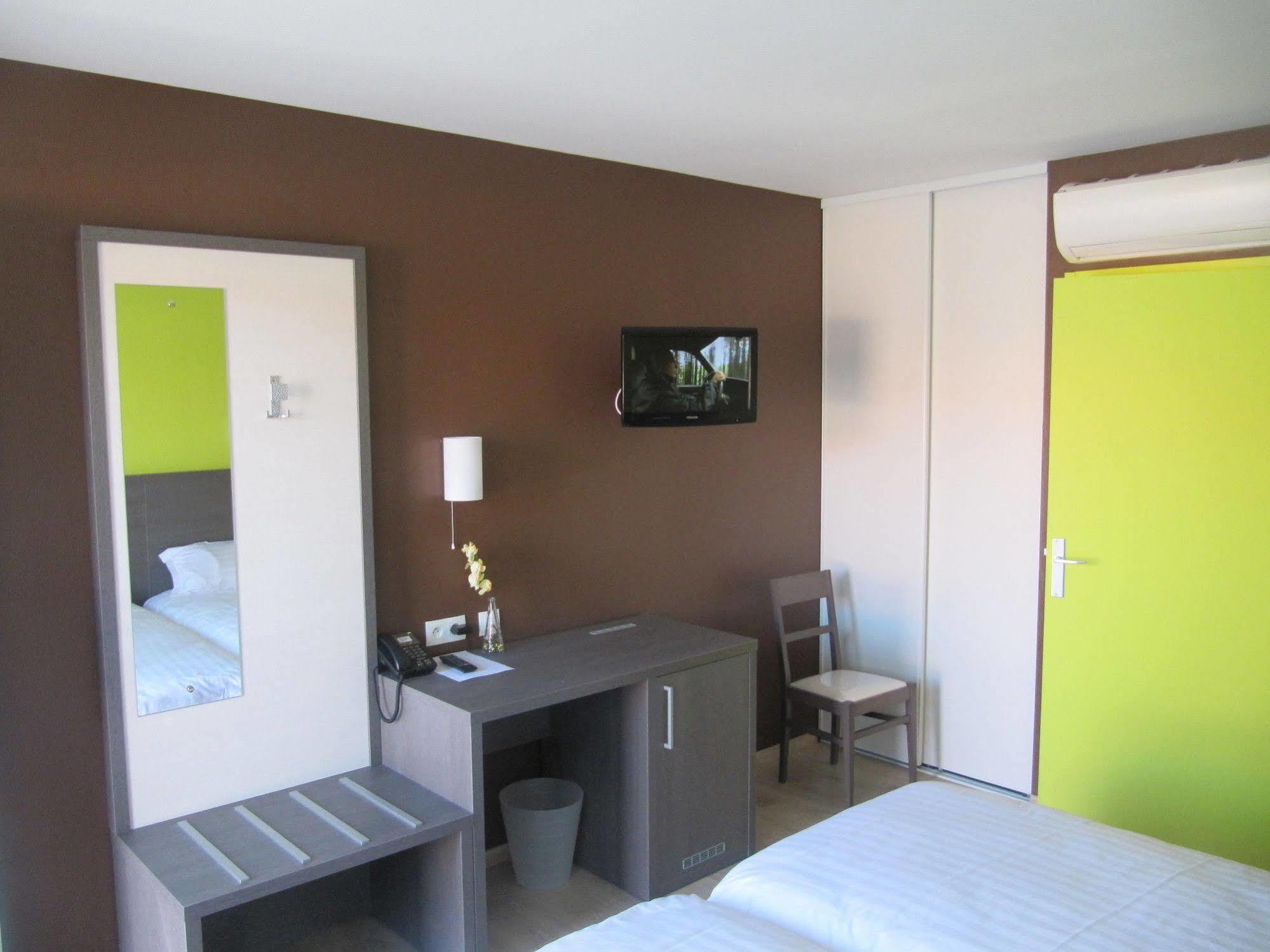 Hotel Cantal Cottages Saint-Georges  Bagian luar foto
