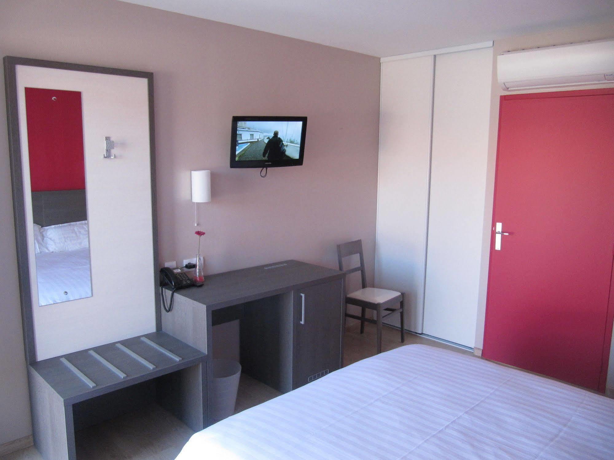 Hotel Cantal Cottages Saint-Georges  Bagian luar foto