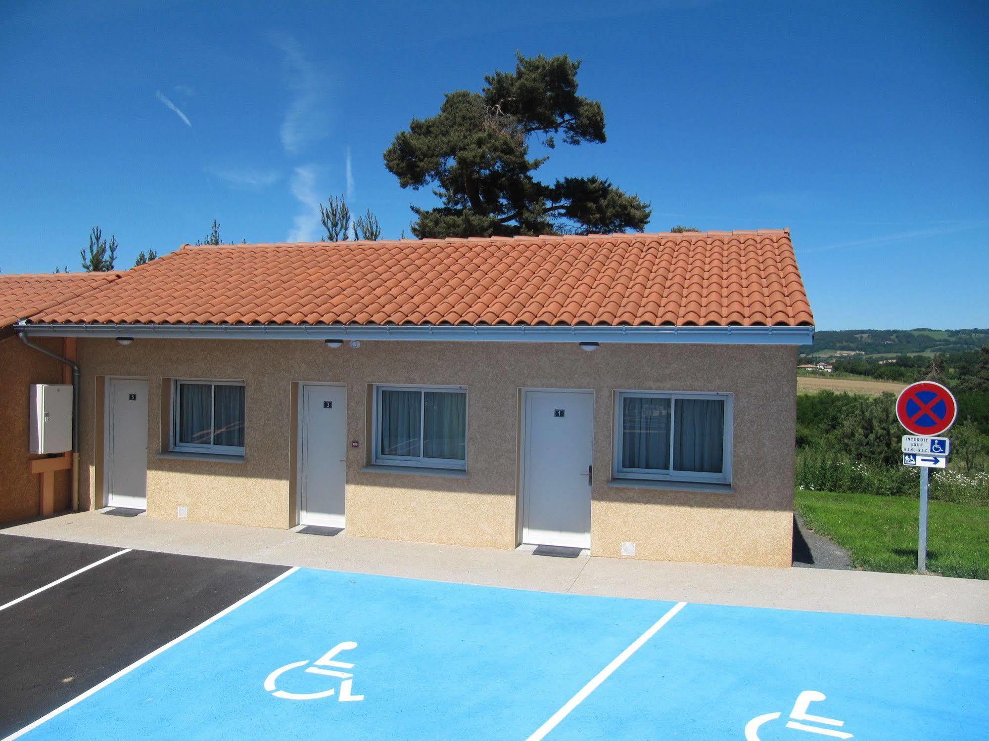 Hotel Cantal Cottages Saint-Georges  Bagian luar foto
