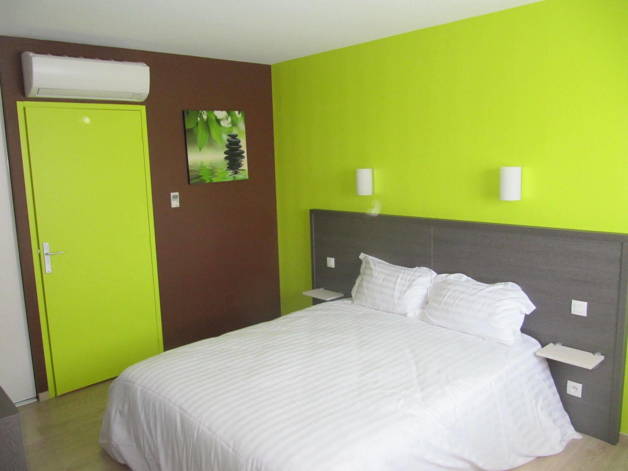Hotel Cantal Cottages Saint-Georges  Bagian luar foto